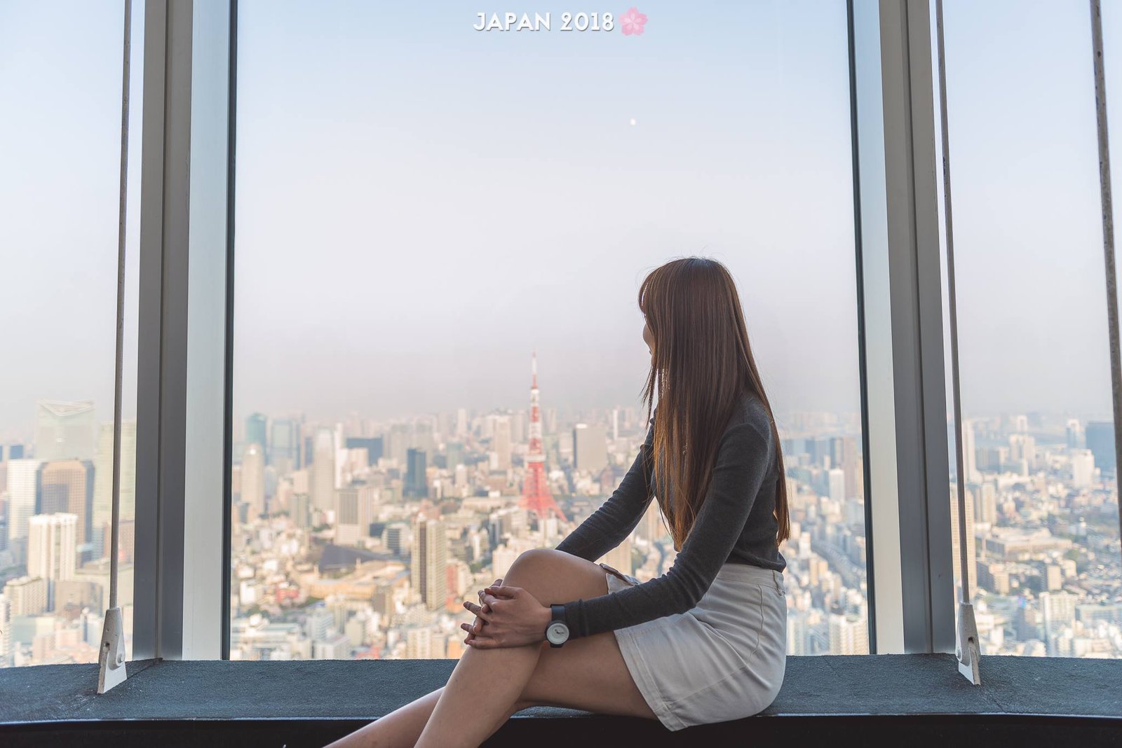 Taking photo with Tokyo Tower